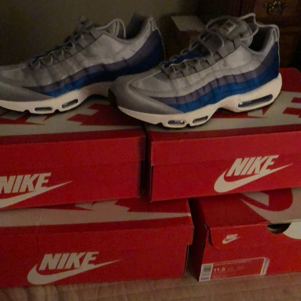 NIKE AIR MAX 95 SE. wolf grey blue nebula